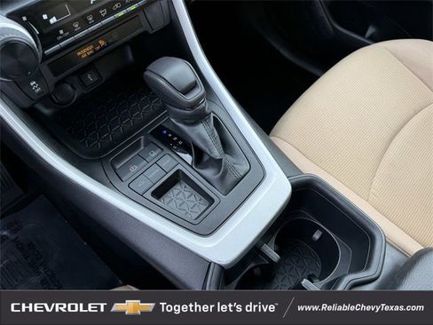 Used 2022 Toyota RAV4 LE image 18