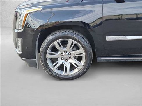 Used 2018 Cadillac Escalade ESV Premium Luxury AWD/4WD image 26