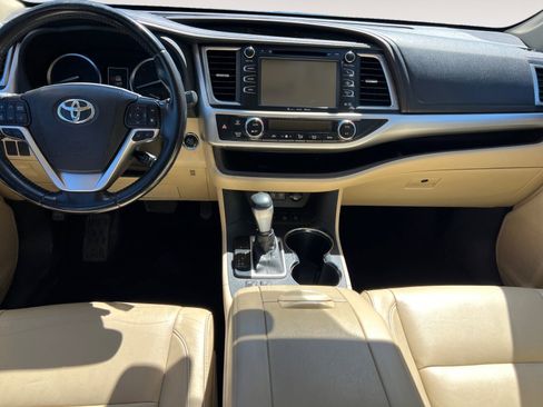 Used 2018 Toyota Highlander XLE AWD/4WD image 11