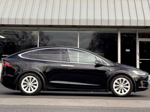 Used 2020 Tesla Model X Long Range image 5