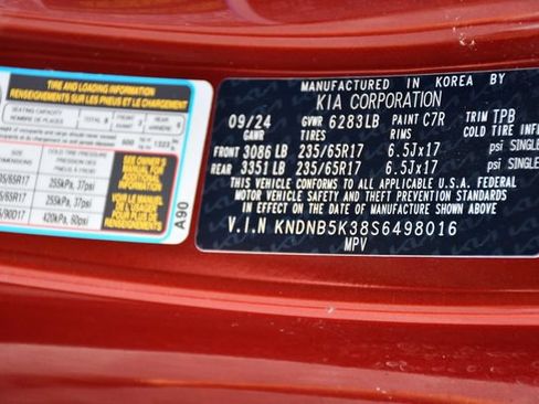 Used 2025 Kia Carnival FWD image 27