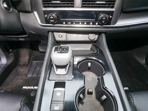 Used 2023 Nissan Rogue SV w/ SV Premium B Package image 27