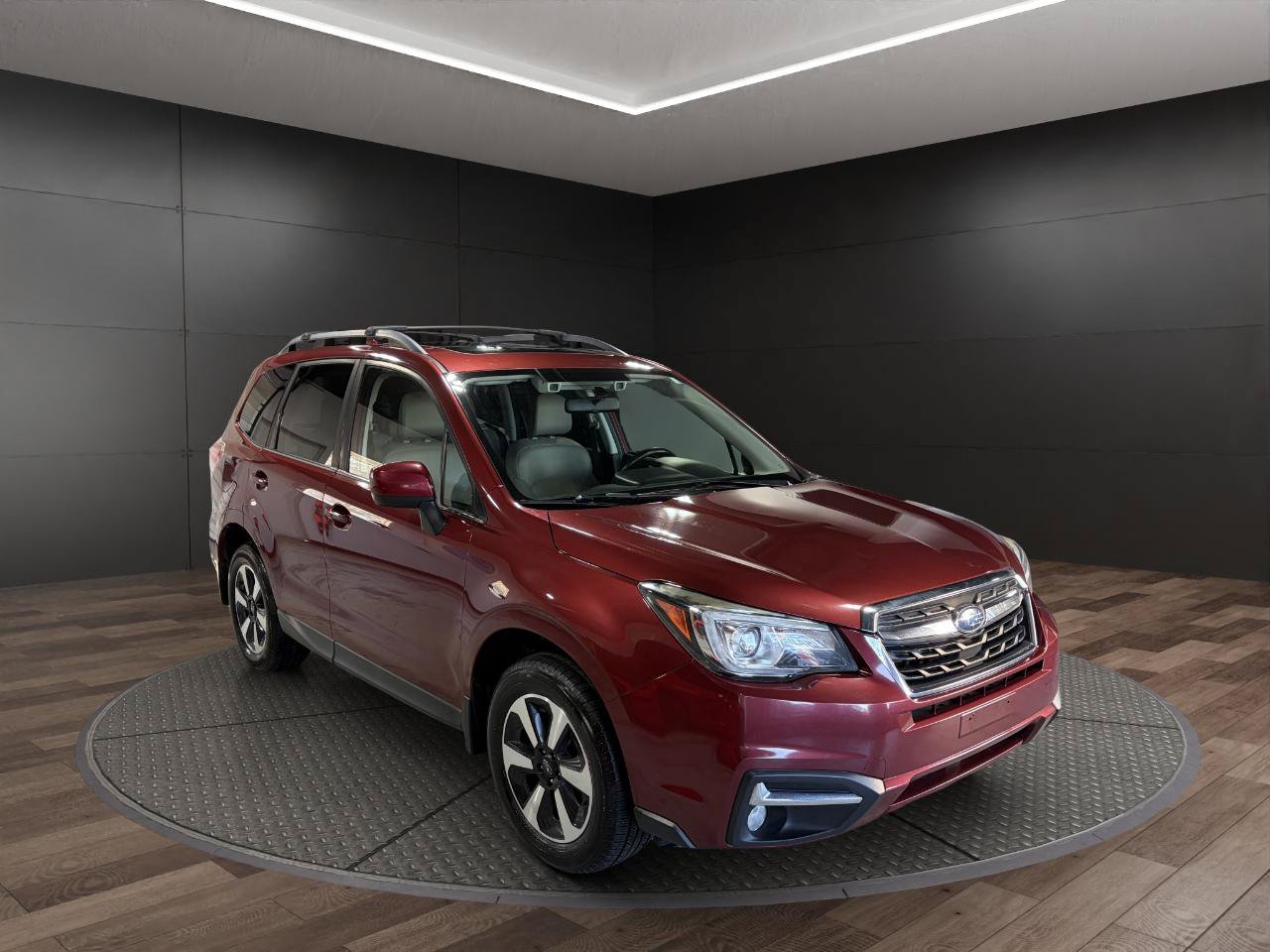 Used 2017 Subaru Forester 2.5i Limited AWD/4WD image 2