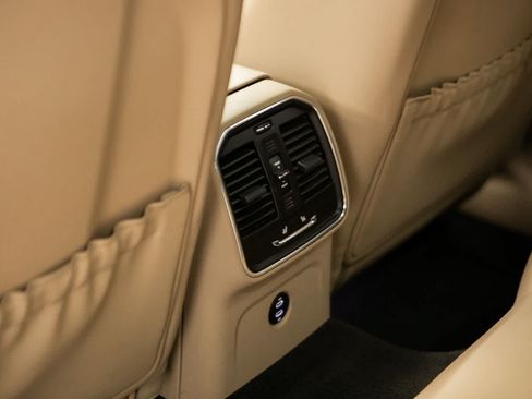 Certified 2023 Porsche Macan S AWD/4WD image 31