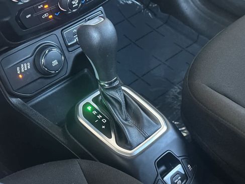 Used 2018 Jeep Renegade Sport w/ Power & Air Group AWD/4WD image 21