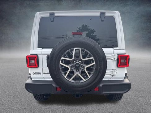 Used 2025 Jeep Wrangler Unlimited Sahara w/ Safety Group AWD/4WD image 6