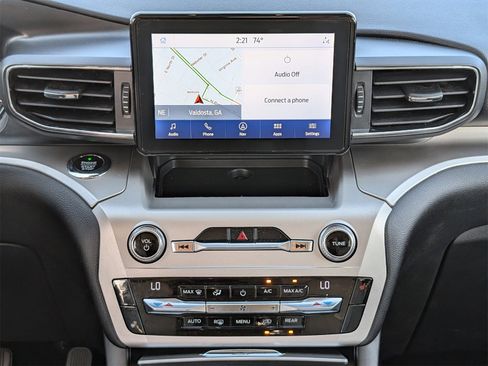 Used 2021 Ford Explorer XLT w/ Equipment Group 202A image 18