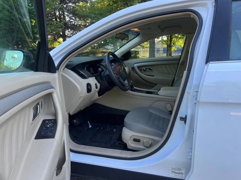Used 2018 Ford Taurus SE image 8