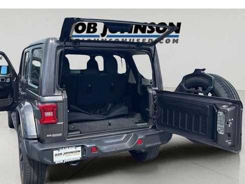 Used 2025 Jeep Wrangler Sahara image 21