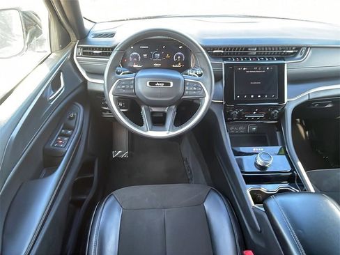 Used 2023 Jeep Grand Cherokee Altitude image 19