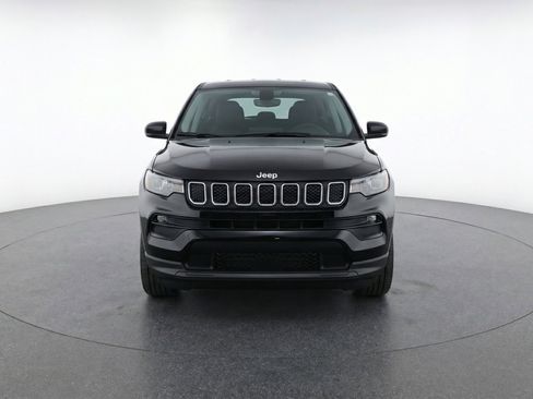 Used 2025 Jeep Compass Latitude AWD/4WD image 2