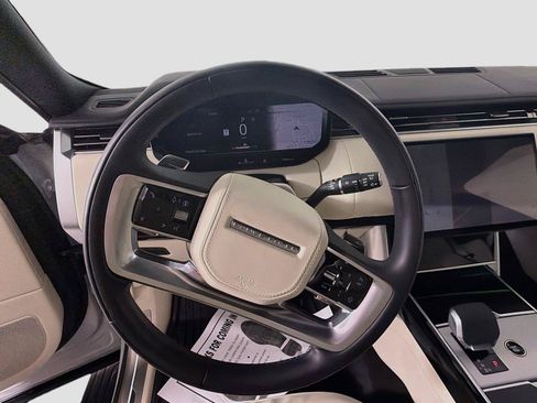 Certified 2025 Land Rover Range Rover Long Wheelbase SE AWD/4WD image 11
