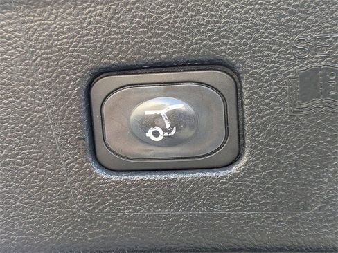 Used 2018 Ford Edge Titanium w/ Equipment Group 302A image 13