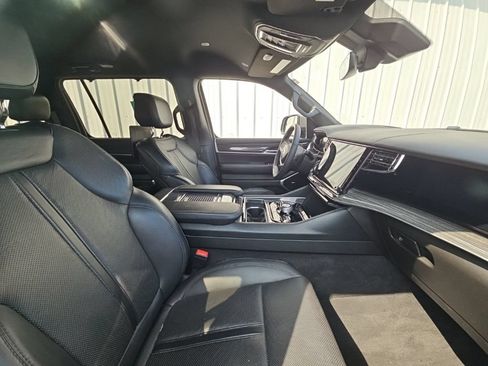 Used 2022 Jeep Wagoneer Series III w/ Rear Seat Entertainment Group AWD/4WD image 4