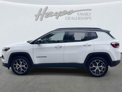 Used 2024 Jeep Compass Limited image 31