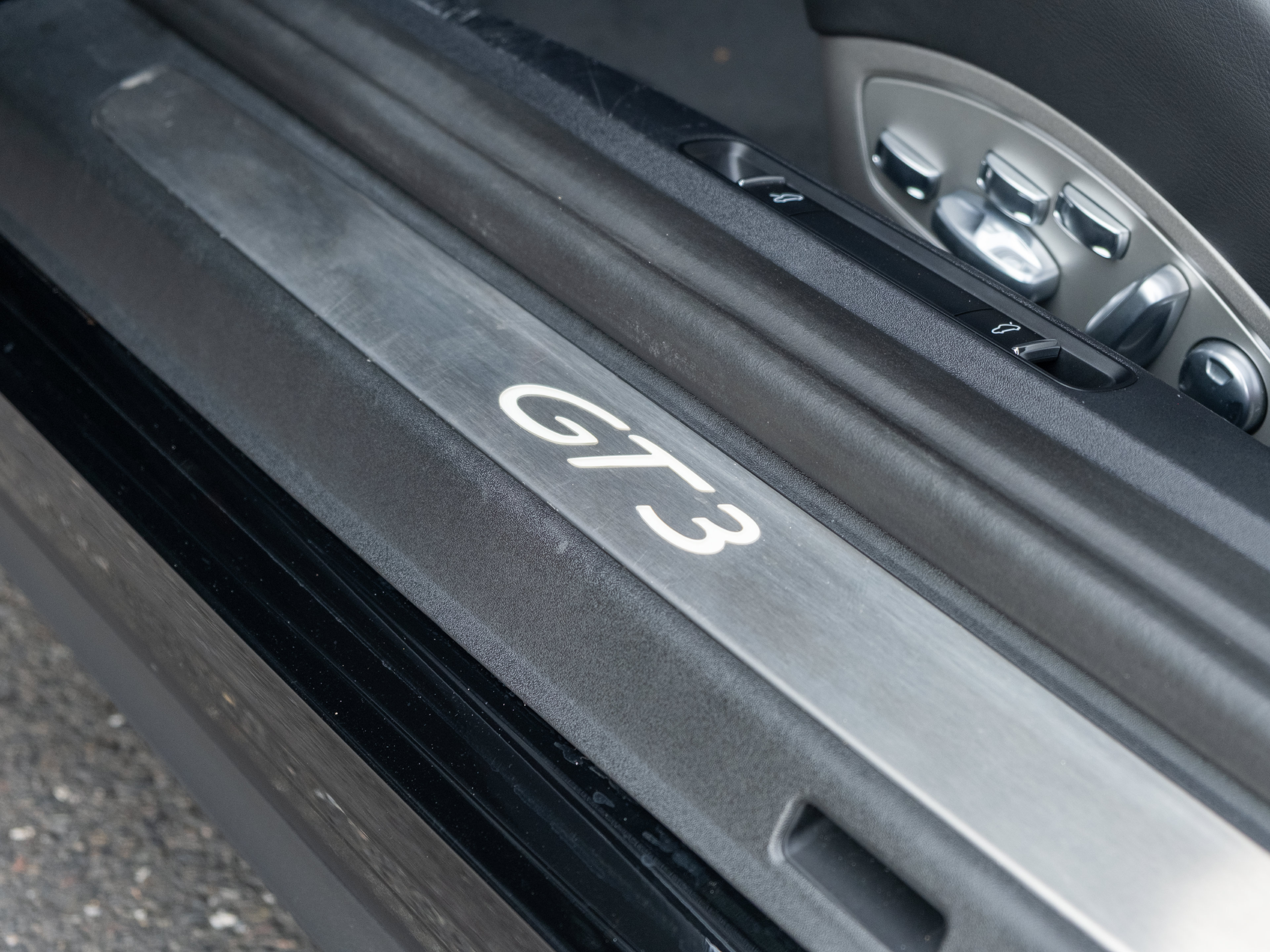 Certified 2018 Porsche 911 GT3 RWD image 38