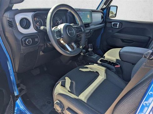 Used 2024 Jeep Wrangler Sahara image 9