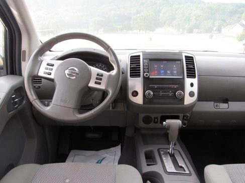 Used 2019 Nissan Frontier SV RWD image 6