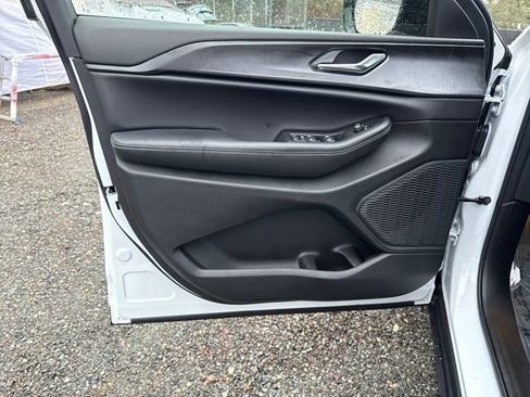 New 2025 Jeep Grand Cherokee L Altitude image 16