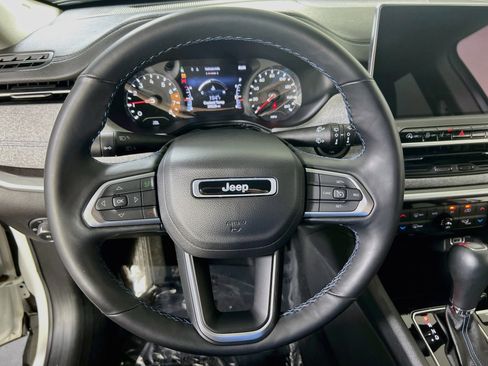 Used 2022 Jeep Compass Latitude w/ Convenience Group AWD/4WD image 11