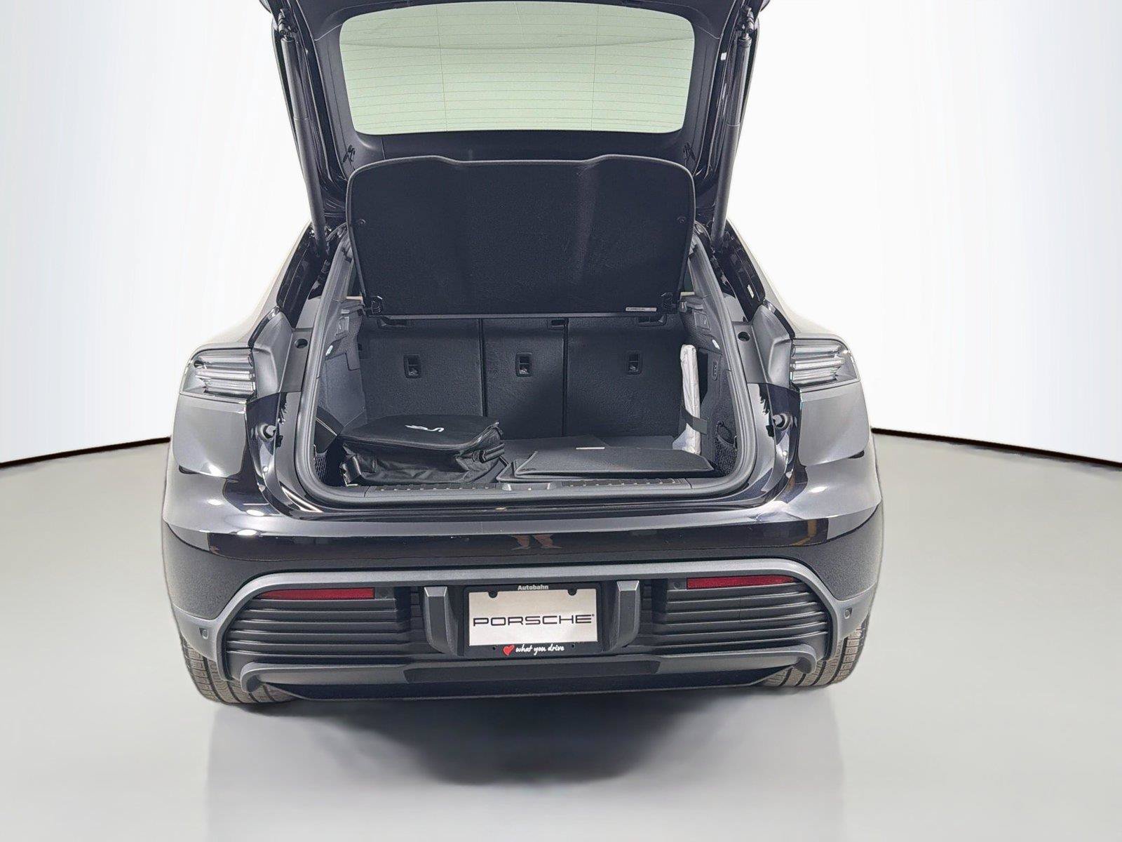 Used 2026 Porsche Macan 4 Electric AWD/4WD image 36