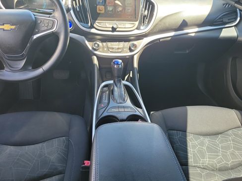 Used 2018 Chevrolet Volt LT w/ Comfort Package FWD image 16