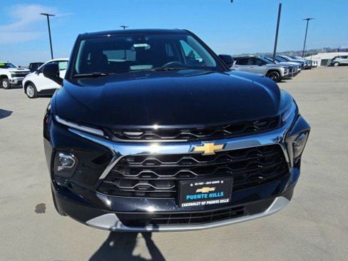 Used 2025 Chevrolet Blazer LT image 3
