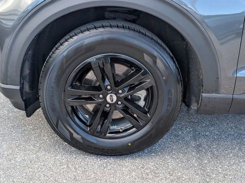 Used 2020 Ford Explorer XLT w/ Comfort Package image 4