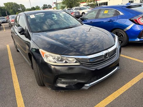 Used 2017 Honda Accord Sport image 3
