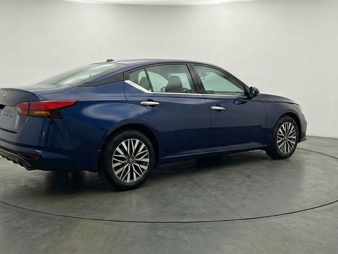 Used 2025 Nissan Altima 2.5 SV image 9