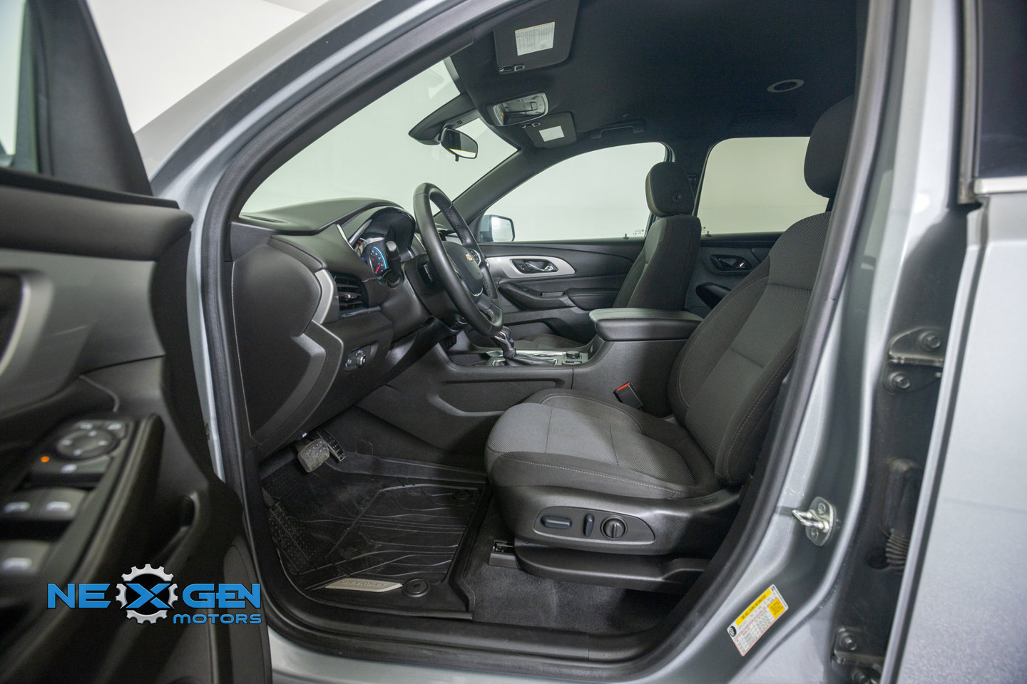 Used 2023 Chevrolet Traverse LT w/ LPO, Floor Liner Package AWD/4WD image 12