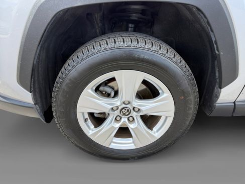 Used 2021 Toyota RAV4 XLE AWD/4WD image 9