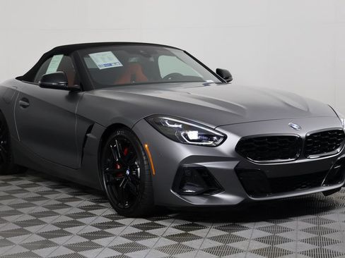 Certified 2024 BMW Z4 M40i w/ Premium Package RWD image 3
