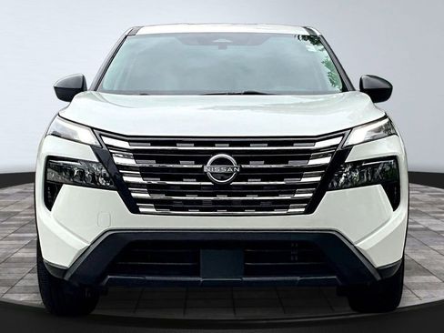 Used 2024 Nissan Rogue S FWD image 2