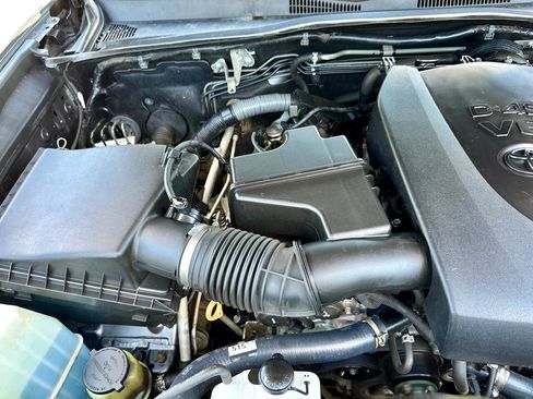 Used 2017 Toyota Tacoma SR5 image 46