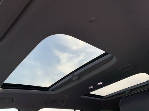 Used 2020 Chevrolet Traverse Premier image 31