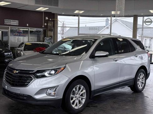 Used 2018 Chevrolet Equinox LT image 2