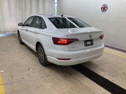 Used 2021 Volkswagen Jetta SE FWD image 4