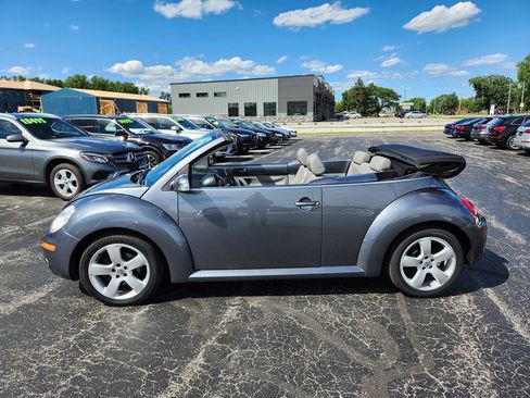 Used 2006 Volkswagen Beetle Convertible w/ Package 2 FWD image 3