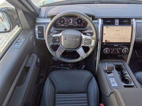 New 2026 Land Rover Discovery Limited Edition image 17