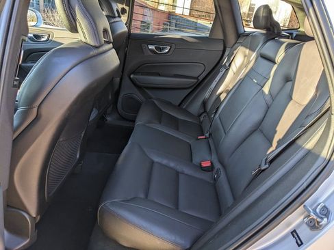 Used 2019 Volvo XC60 T5 Momentum w/ Premium Package image 23