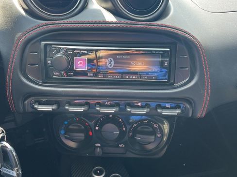 Used 2018 Alfa Romeo 4C Spider RWD image 11