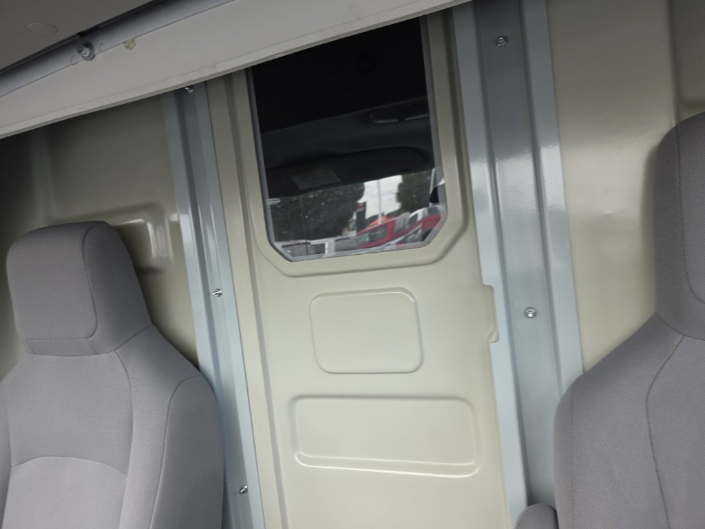 Certified 2024 Ford E-450 and Econoline 450 Super Duty w/ Power Windows & Locks Group RWD image 15