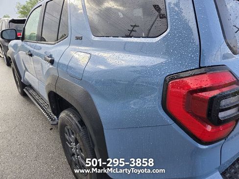 Used 2025 Toyota 4Runner SR5 AWD/4WD image 9