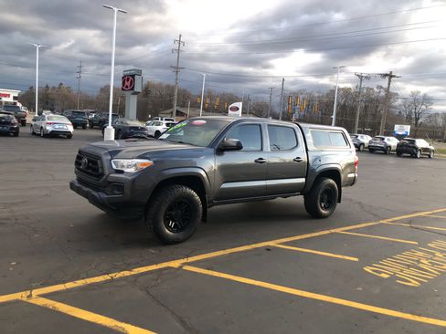 Certified 2022 Toyota Tacoma SR image 4