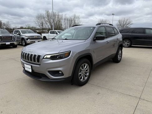Used 2022 Jeep Cherokee Latitude Lux AWD/4WD image 2
