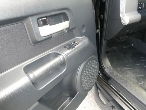 Used 2012 Toyota FJ Cruiser 4WD image 14