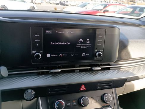 Used 2022 Kia Carnival LX image 22