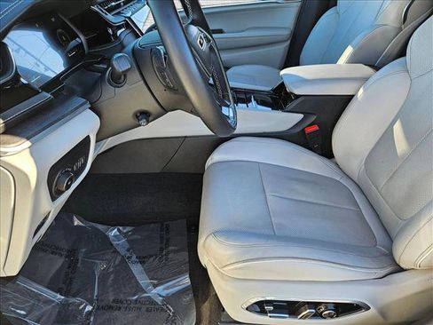 Used 2022 Jeep Grand Cherokee Overland w/ Luxury Tech Group IV image 16