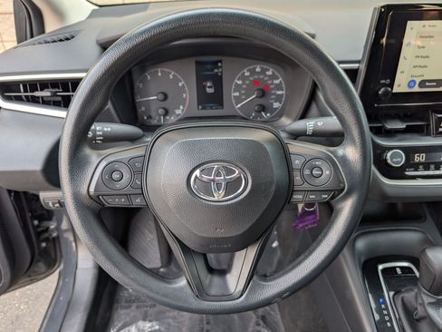 Used 2025 Toyota Corolla LE FWD image 18